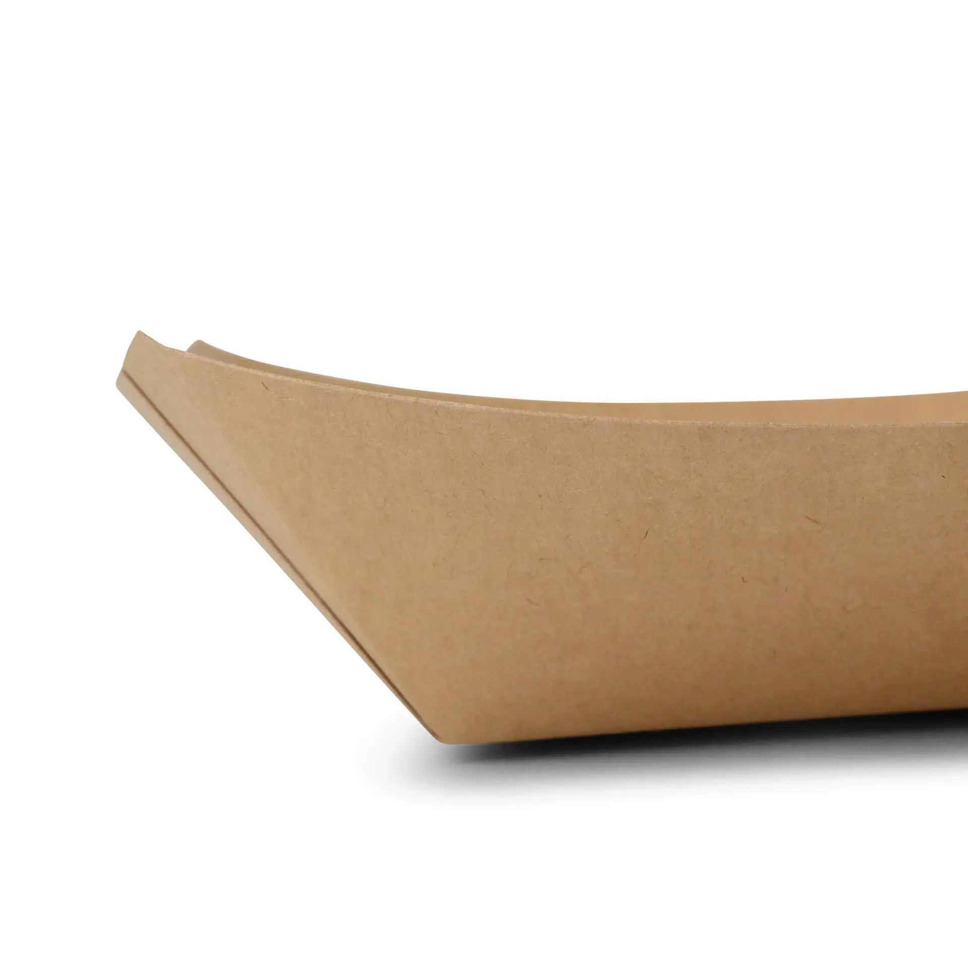 Brown cardboard snack tray, boat-shaped design, 500 ml capacity, ideal for serving snacks like fries or nachos.